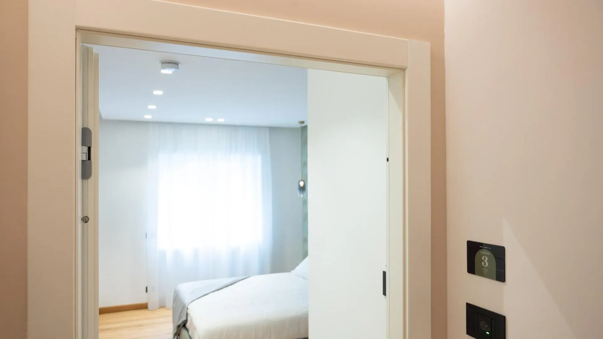 Colour Suite Naples Bed & Breakfast